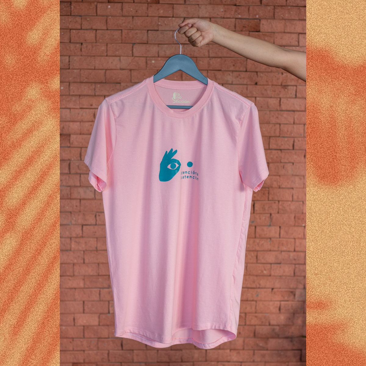 Camiseta Atención a la atención (rosa)